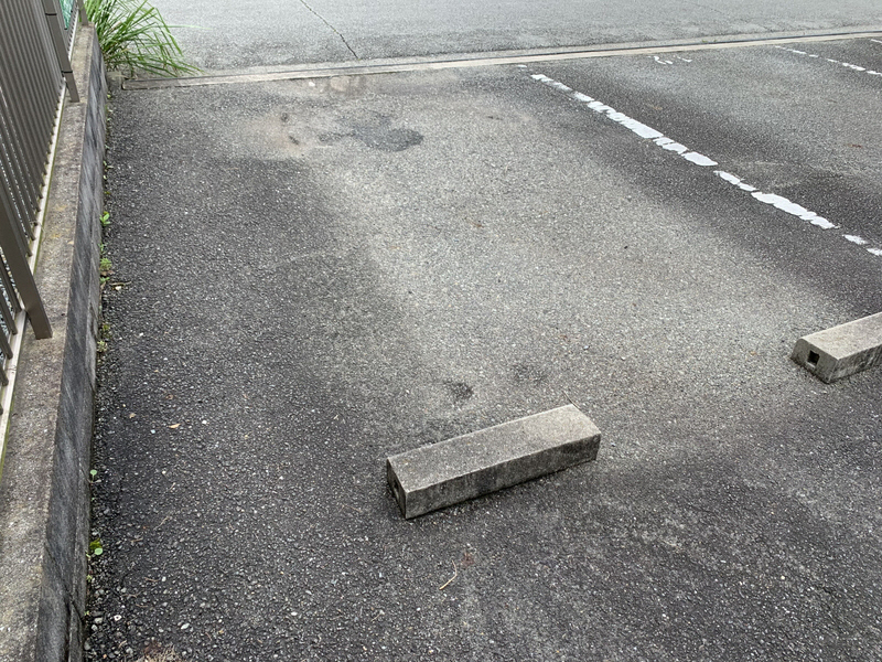 【ラフィーネ田寺東の駐車場】