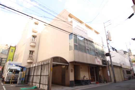 広島市中区本通のマンションの建物外観
