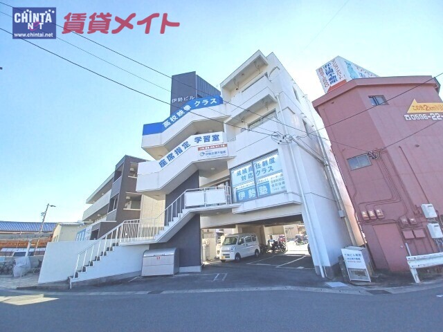 伊勢市神田久志本町のマンションの建物外観