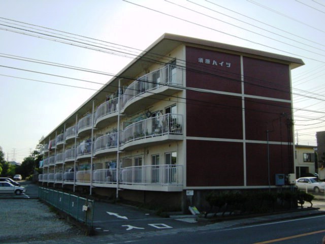 三島市徳倉のマンションの建物外観
