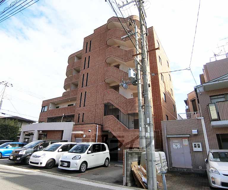 【京都市南区久世中久世町１丁目のマンションの建物外観】