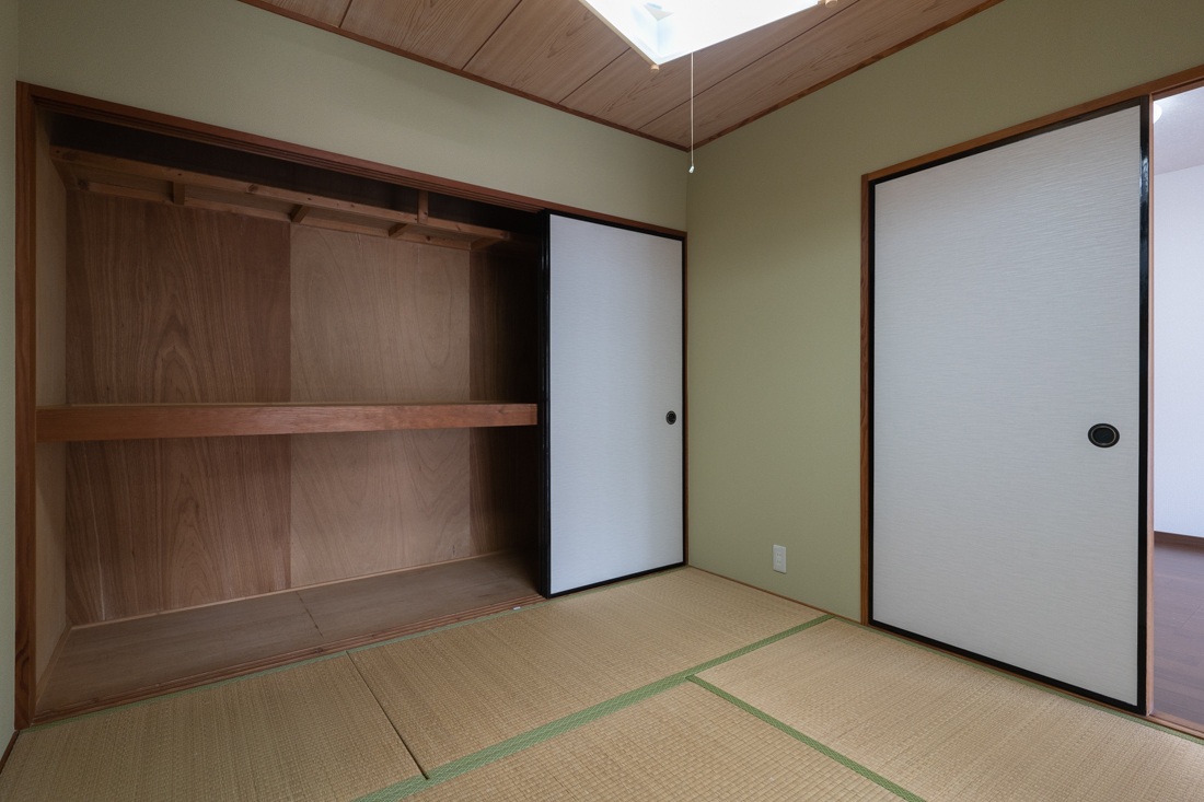 その他部屋・スペース　リビングの隣にある和室4.5帖、収納アリ