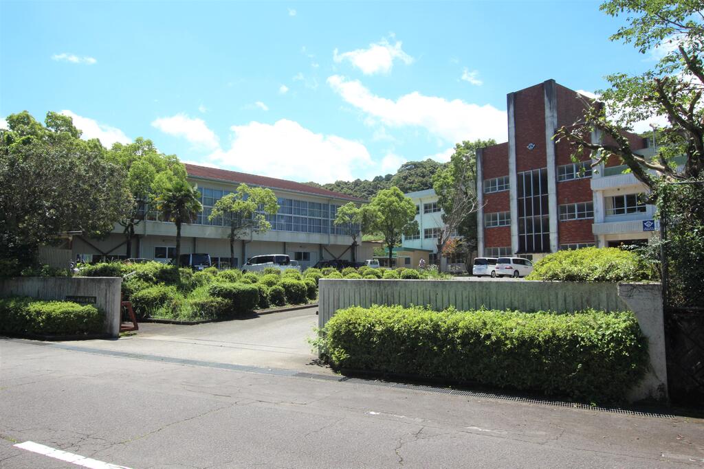 中学校　四万十市立中村西中学校（中学校）まで2043m