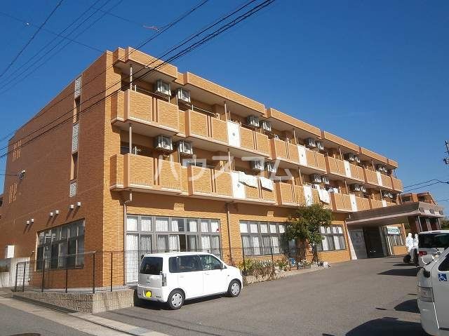 名古屋市緑区清水山のマンションの建物外観