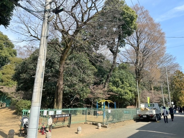 【川越市中原町のマンションの公園】