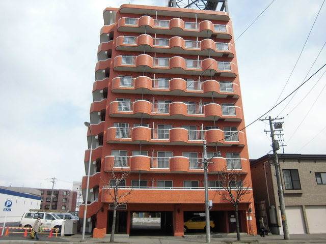 札幌市北区北三十五条西のマンションの建物外観