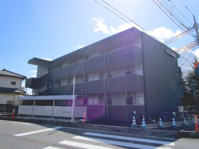 伊勢崎市福島町のマンションの建物外観