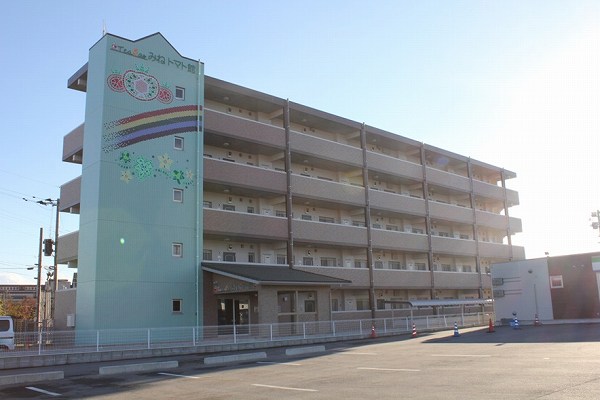 三養基郡みやき町大字西島のマンションの建物外観