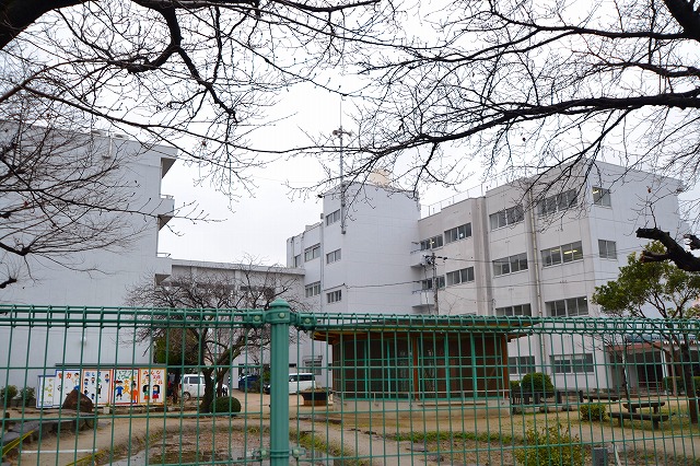 【安芸郡海田町南つくも町のマンションの小学校】