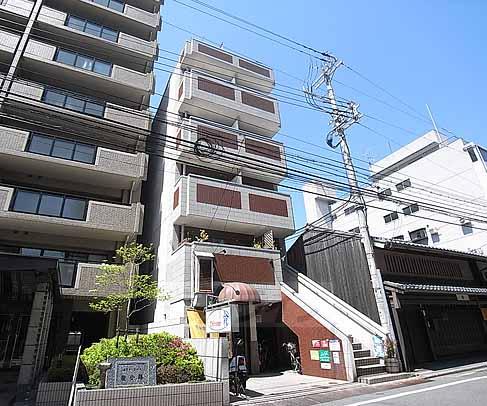 【京都市下京区船鉾町のマンションの建物外観】