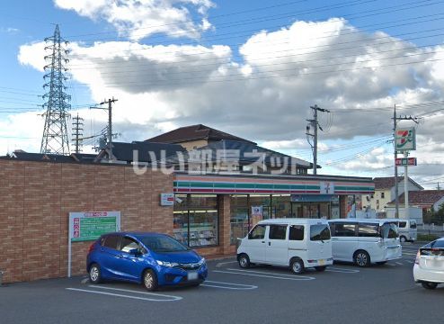 【岸和田市八阪町のアパートのコンビニ】