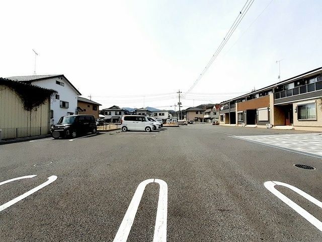 【比企郡小川町大字腰越のアパートの駐車場】