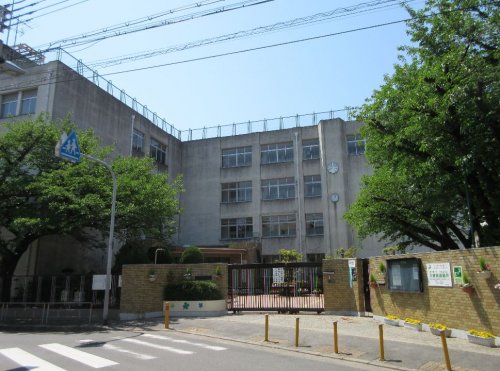 【大阪市都島区毛馬町のマンションの小学校】