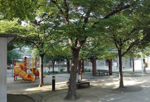 【大阪市都島区毛馬町のマンションの公園】