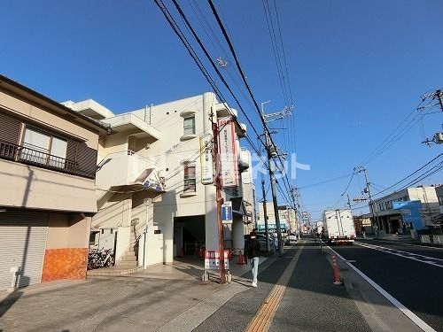 新在家ビルの建物外観