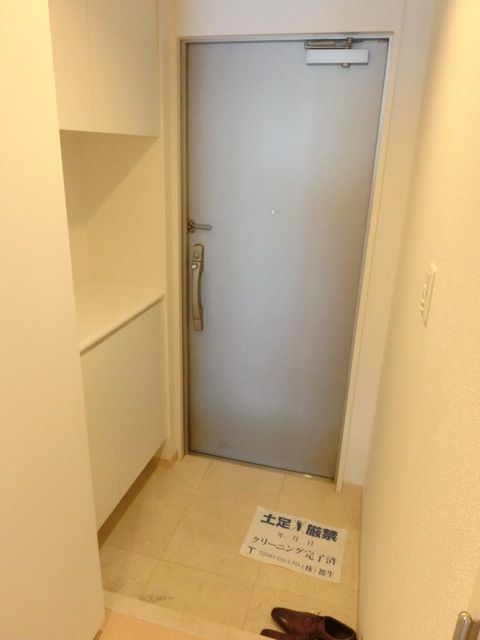 【世田谷区成城のマンションの玄関】