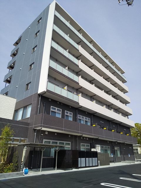 【松山市湊町のマンションの建物外観】