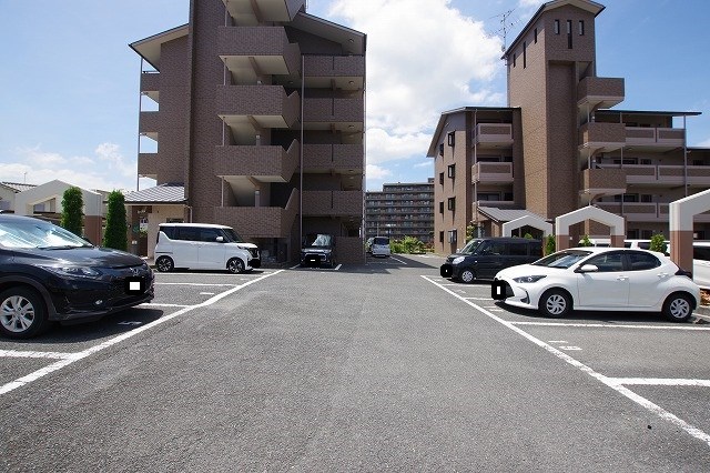 【サンガーデンヨコヤマの駐車場】