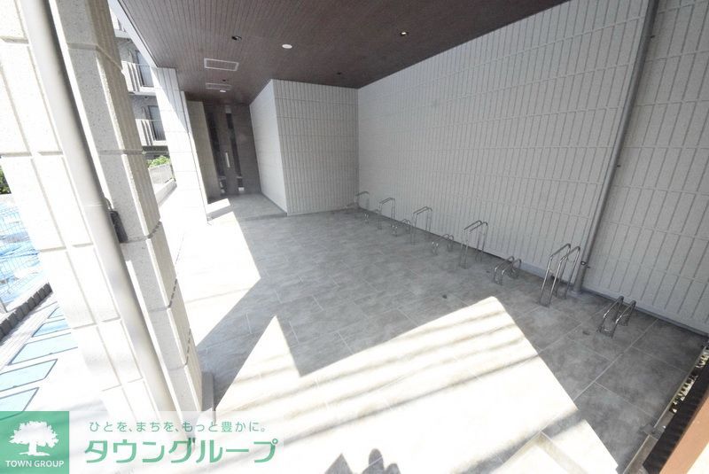 【藤沢市片瀬海岸のマンションのエントランス】