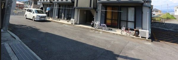 【小田原市北ノ窪のアパートの駐車場】