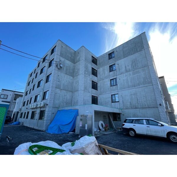 【札幌市北区北二十七条西のマンションの建物外観】