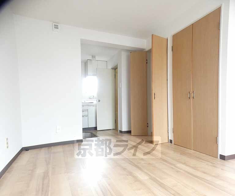 居室・リビング　落ち着いた雰囲気のお部屋です