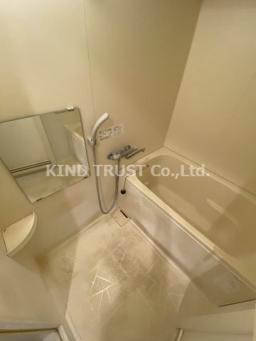 バス・シャワールーム　コンパクトで使いやすいお風呂です