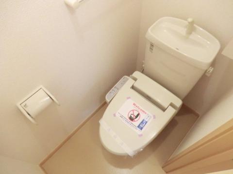 メゾン・クラシロ　トイレ　シャワー付トイレ