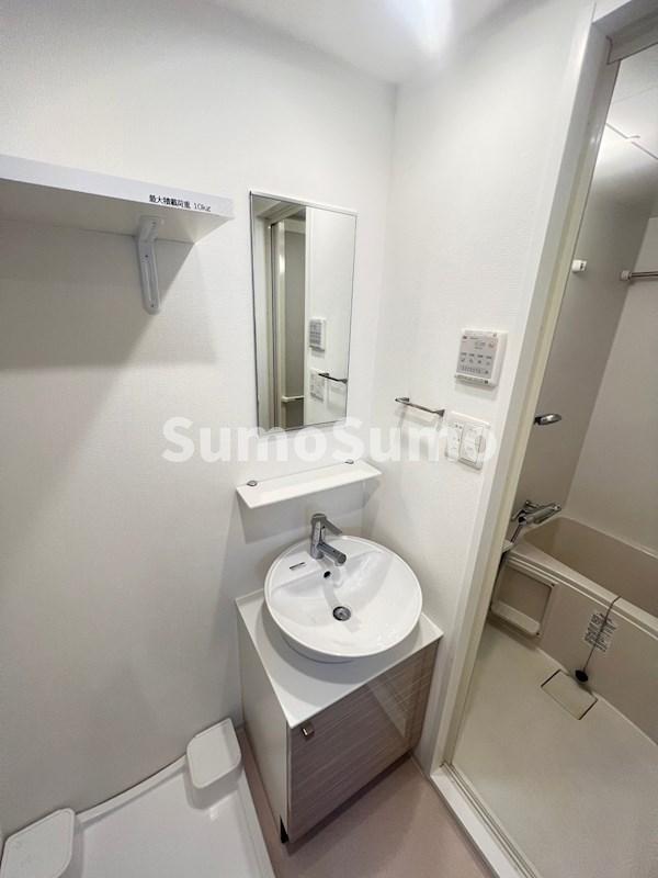 洗面設備　独立洗面台あり、毎朝おしゃれに忙しい女性の方におすすめです