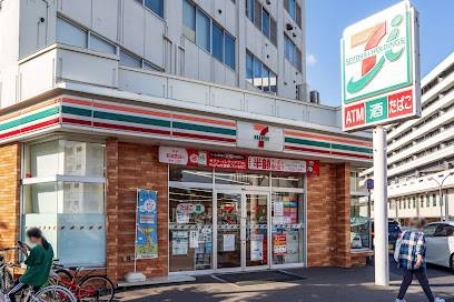 コンビニ　セブンイレブン地下鉄白石駅前店（コンビニ）まで242m