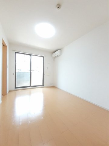 居室・リビング　使い勝手のいい洋室です