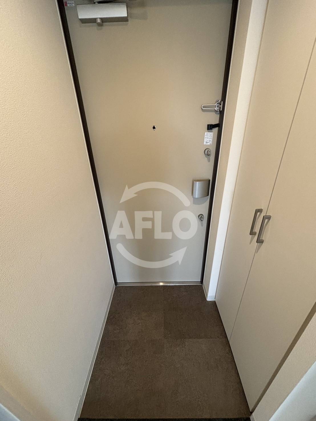 玄関　アドバンス大阪フラット　玄関