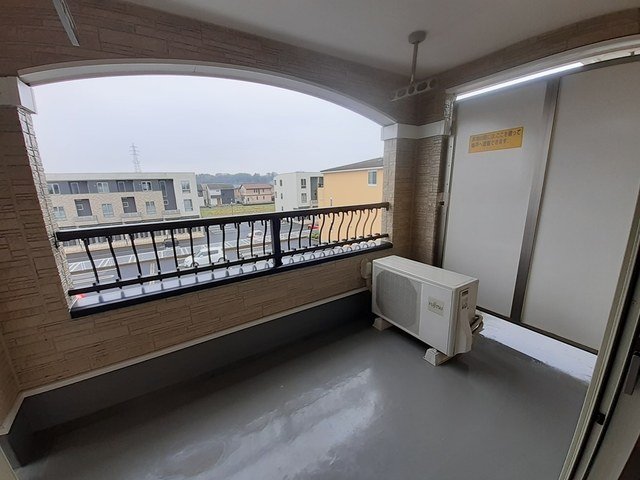 バルコニー　開放的で明るい空間を演出してくれるバルコニーです