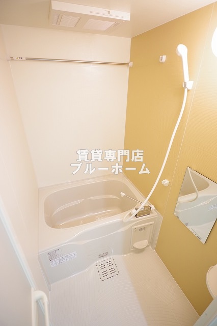 バス・シャワールーム　浴室乾燥機付き！