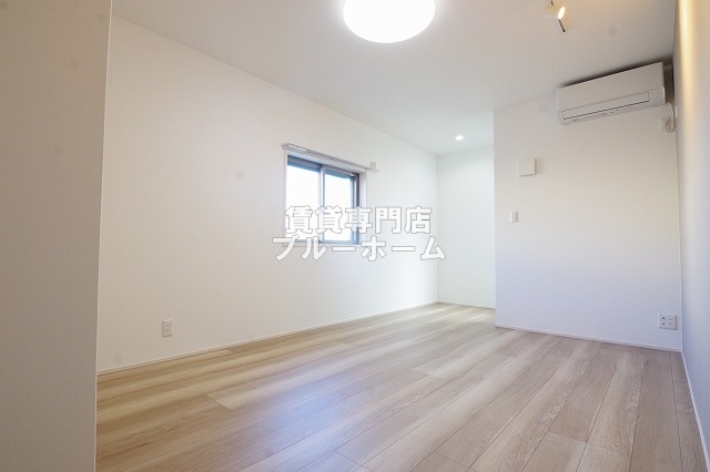 その他　小窓がかわいいです！