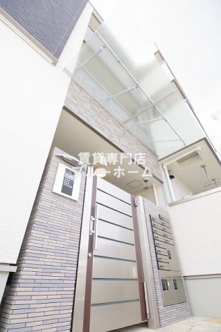 建物外観　木造3階建ての綺麗な物件！