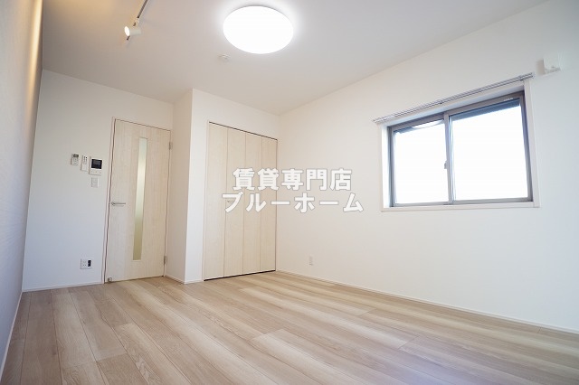 居室・リビング　広々とした洋室！