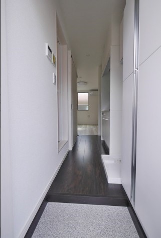 玄関　※別部屋参考写真