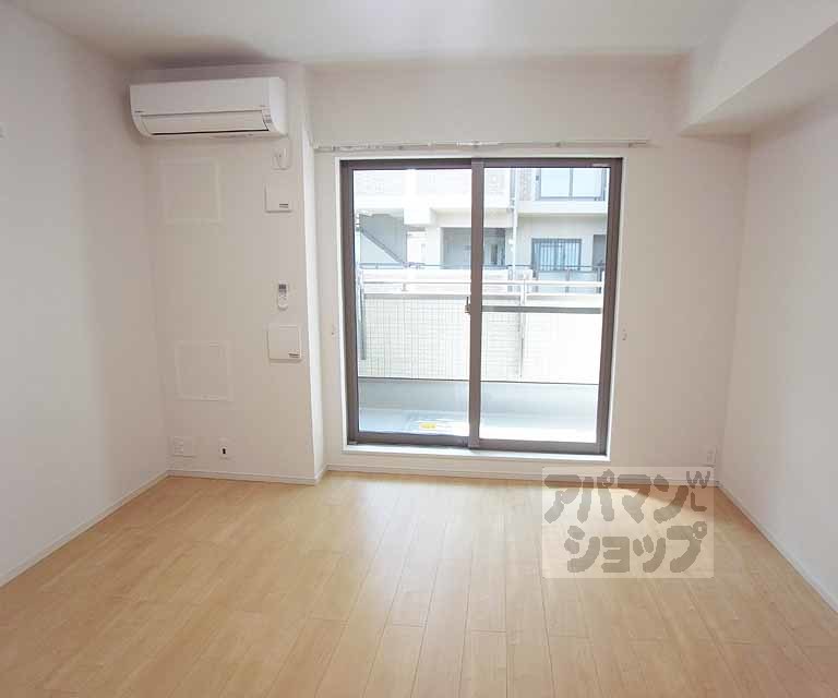 居室・リビング　南向きのお部屋です