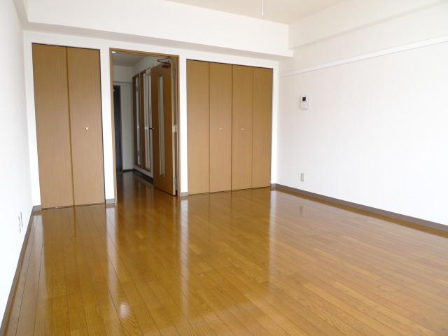 居室・リビング　※同タイプ部屋の写真です。