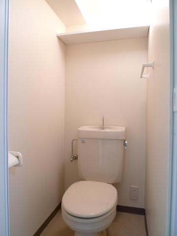 トイレ　※同タイプ部屋の写真です。