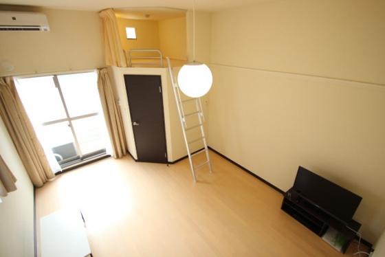 居室・リビング　※別号室の写真になります。