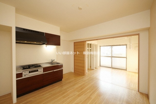 居室・リビング　同仕様写真となります。