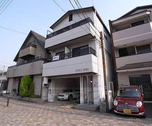 建物外観　北向きと南向きベランダのお部屋があります。