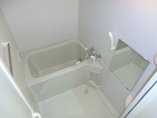 バス・シャワールーム　浴室乾燥機付きで便利です！