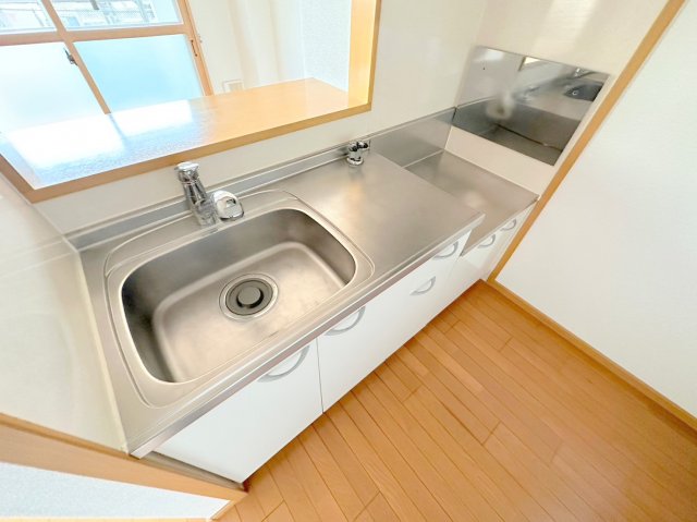 キッチン　作業のしやすい広めのキッチンです。