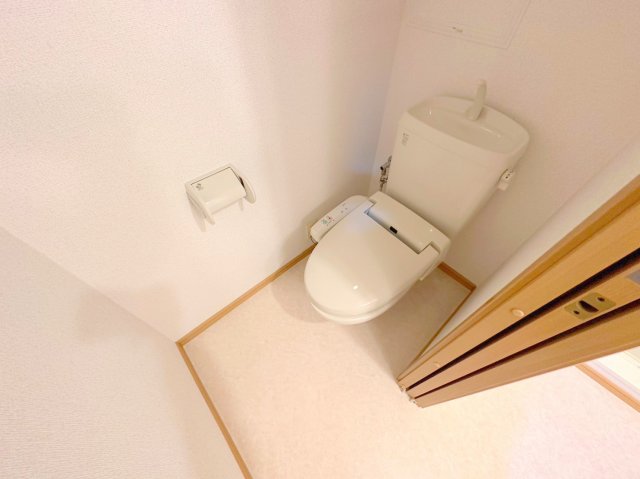 トイレ　綺麗なトイレにはウォシュレット標準装備です。