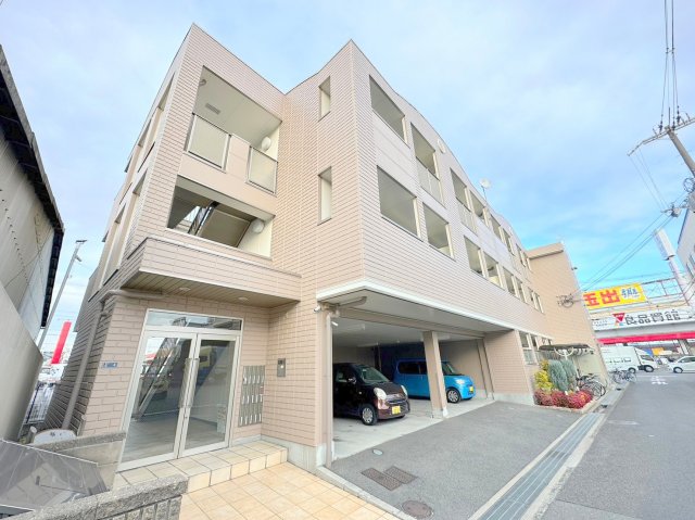 建物外観　存在感のある外観は落ちついた色合いで、堂々としていますね。