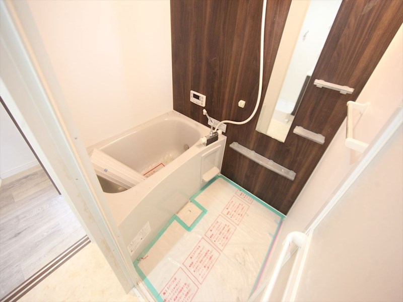 バス・シャワールーム　浴室暖房乾燥機付　追い焚き・オートバス機能付お風呂