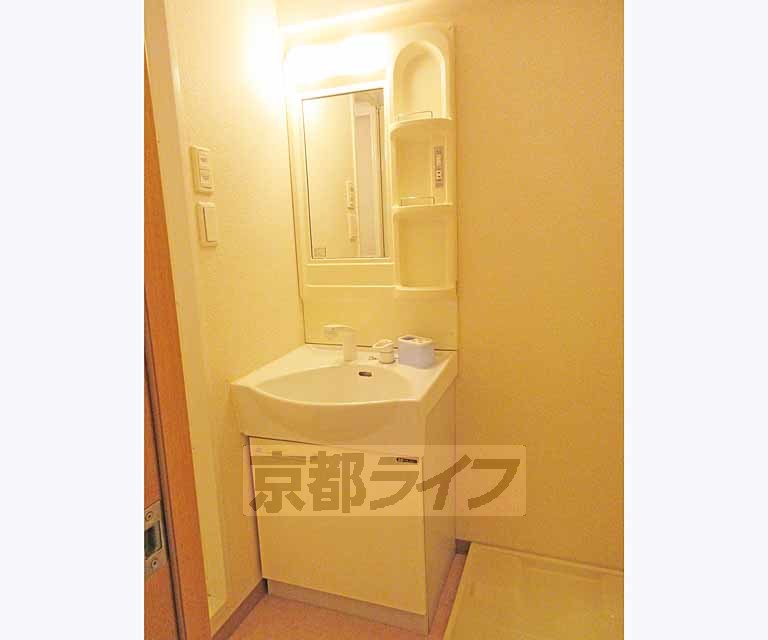 洗面設備　鏡横＆下段収納可能です！